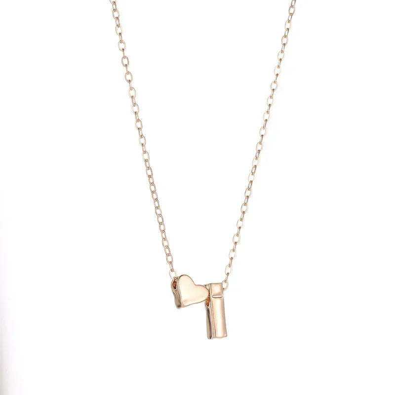 Collana Iniziale Aurévia — Lettera con Cuore Delicato