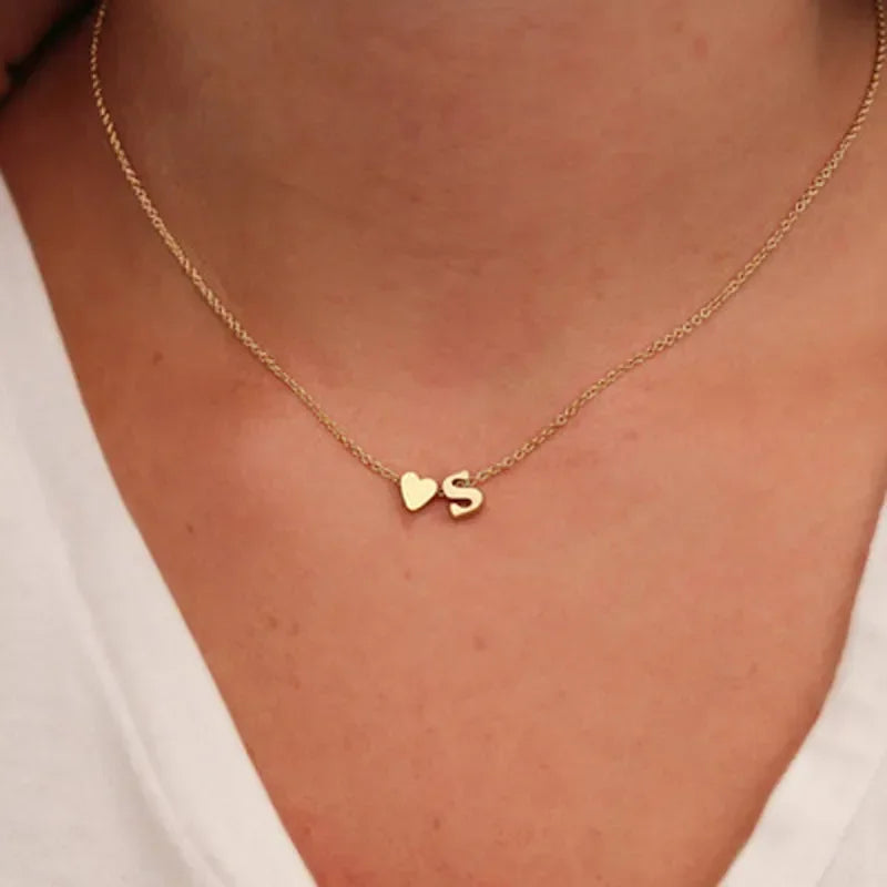 Collana Iniziale Aurévia — Lettera con Cuore Delicato