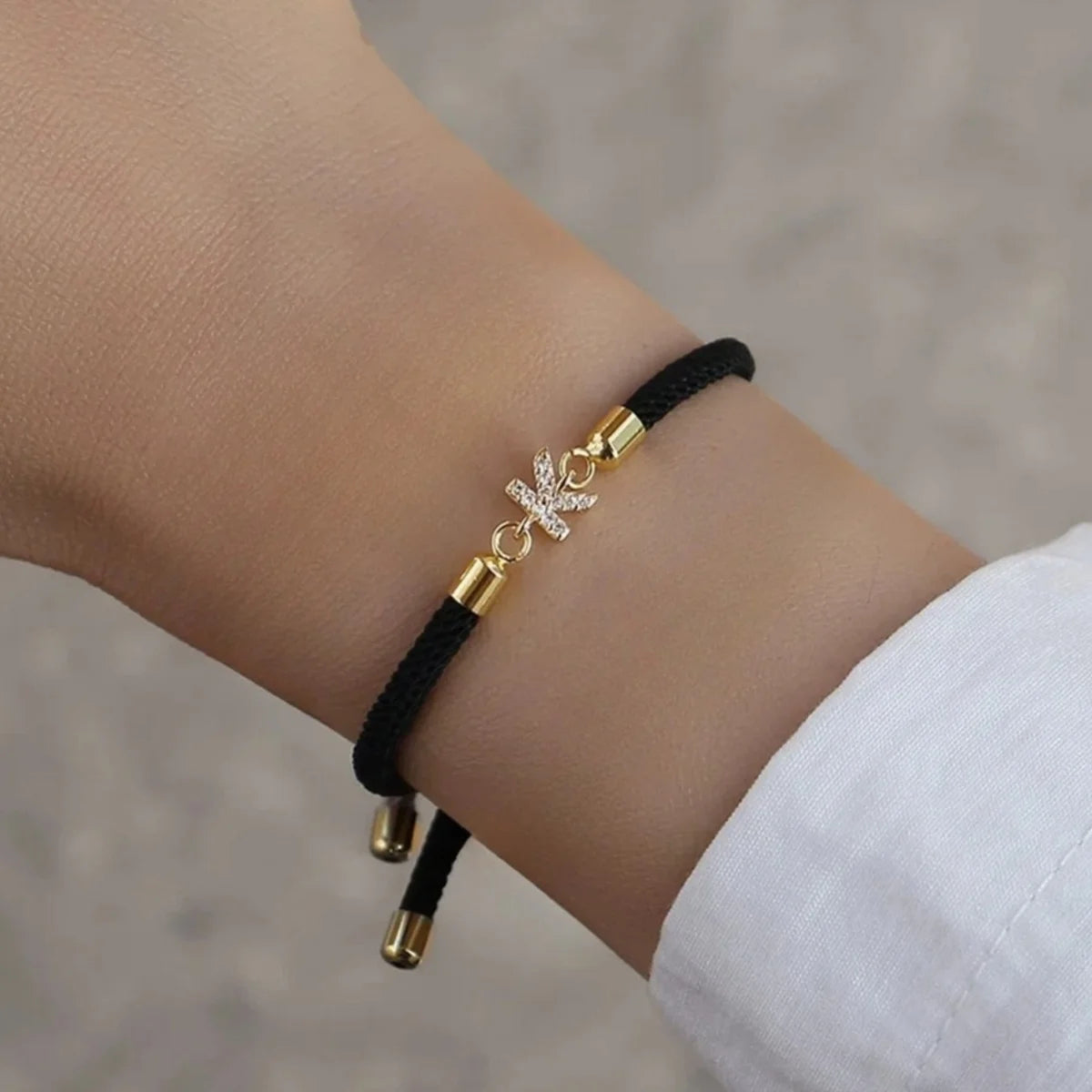Bracciale Iniziale Aurévia — Lettera con Cuore su Cordino Regolabile