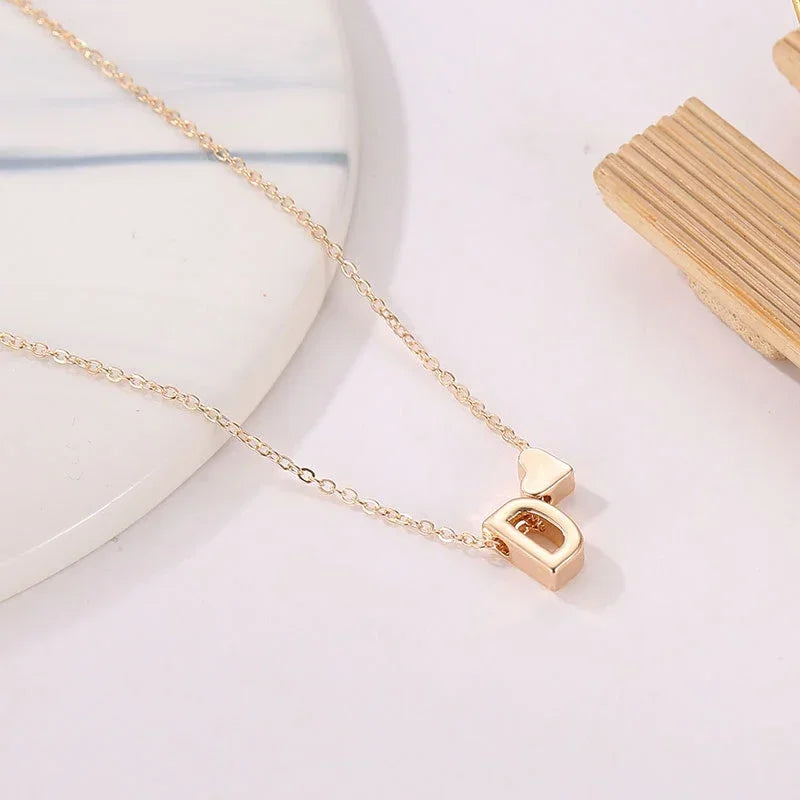 Collana Iniziale Aurévia — Lettera con Cuore Delicato